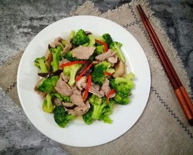 蓝瘦香菇
（西蓝花瘦肉炒香菇）的做法 步骤7