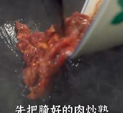 白菜炒梅肉的做法 步骤12