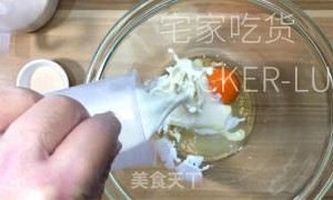 黄油炼乳面包，易操作手揉版配方，松软香甜，组织柔软细腻。