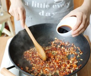 腊肠虾仁双拼烧卖【5月北鼎蒸炖锅食谱】的做法 步骤10