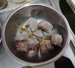 电饭盒咖喱土豆西红柿牛腩是时候贴秋膘了的做法 步骤5