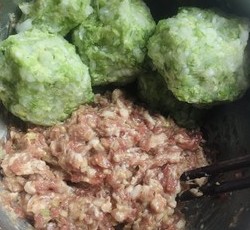 东北经典白菜猪肉馅水饺     & 大连特色白菜猪肉扇贝丁水饺的做法 步骤11