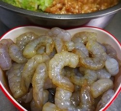 虾仁猪肉白菜饺子馅的做法 步骤3