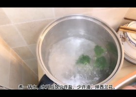 无需下油，腊味炒西兰花的做法 步骤5