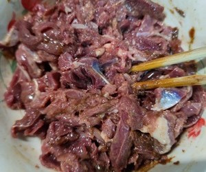 椒香鸭肉的做法 步骤4