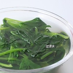 夏日凉菜【菠菜金枪鱼沙拉】的做法 步骤5