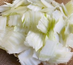 砂锅白菜炖豆腐的做法 步骤4