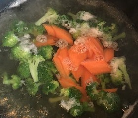 鲜美༄「西兰花🥦炒鸡蛋🥚」༄的做法 步骤5