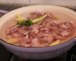 排骨茄子焖面【8月北鼎珐琅铸铁锅食谱】