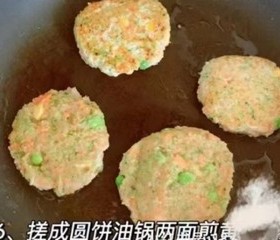 西蓝花鸡肉饼的做法 步骤6