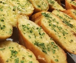 餐前小食-香脆蒜蓉法包 Garlic Bread的做法 步骤4