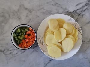 零失败!好吃到舔盘的土豆泥沙拉，饱腹感十足！的做法 步骤2