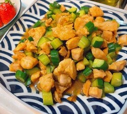 减脂版宫保鸡丁 鸡胸肉炒黄瓜的做法 步骤4