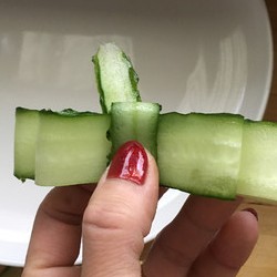 超仙儿的༄「黄瓜🥒蝴蝶结🎀摆盘」༄冷切菜品点缀必备✌️✌️✌️的做法 步骤6