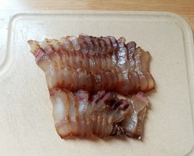 腊肉炒菜干（西兰花干）的做法 步骤7