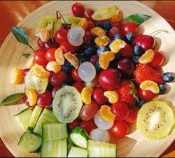 年夜饭 水果拼盘🍒赏心悦目🍓大盘实在😄👍看菜谱时收集的，存图的做法 步骤5