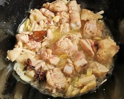 铁锅乱炖（鸡肉茄子豆角土豆南瓜）的做法 步骤3