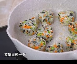 海苔碎饭团  虾仁黄瓜蛋汤  照烧芝士饭团  午餐肉芝士饭团   紫薯米糊的做法 步骤5