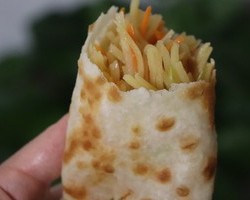 土豆丝卷饼的做法 步骤12