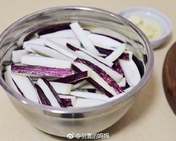 蒜泥茄子的做法 步骤2