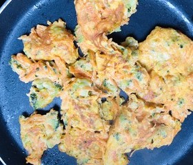 西兰花🥦胡萝卜🥕鸡蛋🥚饼的做法 步骤7