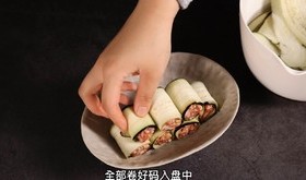 虾米绘西兰花梗+蒸茄子肉卷+卷心菜牛排+蜜汁烤鸡翅的做法 步骤9