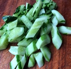 独食快手菜——青瓜炒虾仁的做法 步骤3