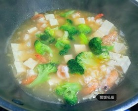 西兰花虾仁豆腐汤的做法 步骤6