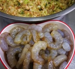 虾仁猪肉白菜饺子馅的做法 步骤4