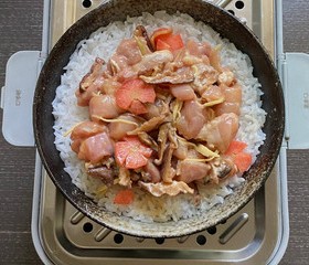 低脂美味的香菇鸡腿肉蒸饭+白灼西兰花的做法 步骤6