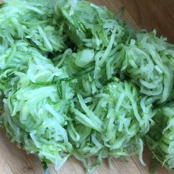 薄皮大馅儿，清淡可口的「黄瓜🥒虾仁饺子🥟」的做法 步骤11