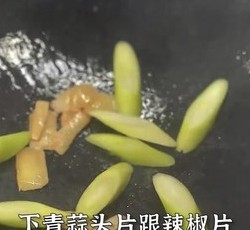 白菜炒梅肉的做法 步骤15