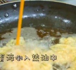 蛋酥火腿煨大白菜的做法 步骤4