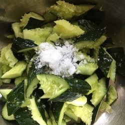 比饭店里还好吃的「凉拌黄瓜🥒」的做法 步骤3