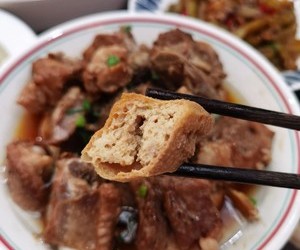 一口爆汁‼️油豆腐蒸排骨的做法 步骤7