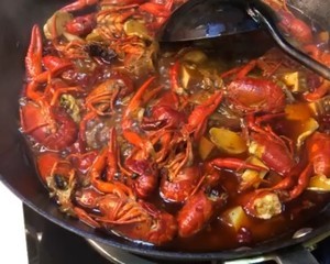 家庭版麻辣小龙虾/主食配菜满满一锅出（视频食谱）的做法 步骤10