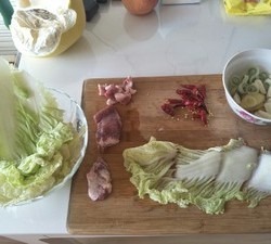 东北特色炖菜--砂锅🍲大白菜豆腐炖排骨五花肉的做法 步骤2