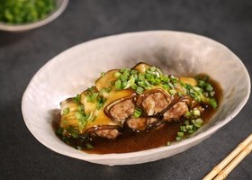 虾米绘西兰花梗+蒸茄子肉卷+卷心菜牛排+蜜汁烤鸡翅的做法 步骤24