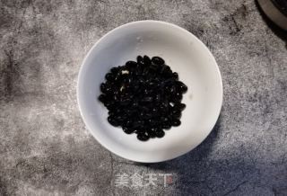 藜麦山药红枣黑豆浆