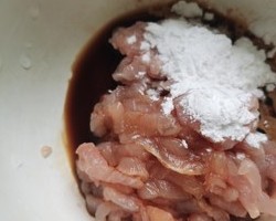 青椒土豆炒肉丝的做法 步骤2