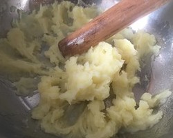 土豆面鱼，制作简单！的做法 步骤2