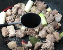 小土豆烧牛肉，红烧牛腩，好吃到舔盘的做法 步骤7