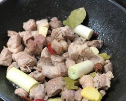 小土豆烧牛肉，红烧牛腩，好吃到舔盘的做法 步骤6