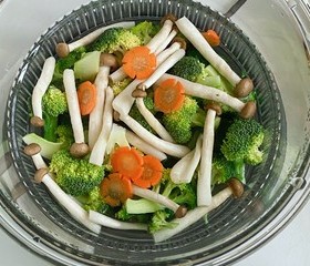 东菱蒸汽锅：花胶莲子瘦肉汽锅汤+蟹棒西兰花的做法 步骤8