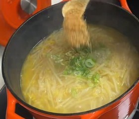 把子肉  土豆丝 酸菜汤  拌黄瓜  清炒西兰花  复刻的做法 步骤10