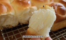 手揉蜂蜜脆底小面包