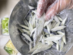 酸甜酥脆❗️比肉还好吃的风味茄子的做法 步骤5