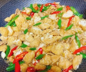 吃一大盒031｜家常油豆腐炒肉的做法 步骤5