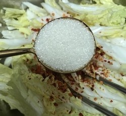 比韩国泡菜更好吃的辣白菜，次日可吃（超简单，不用杀水）的做法 步骤3