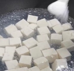 家庭版皮蛋拌豆腐～做法简单，营养丰富，清爽不油腻的做法 步骤10